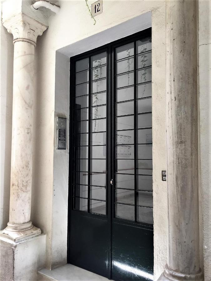 Luminoso Y Amplio Apartamento En El Centro Historico De Sevilla Buitenkant foto